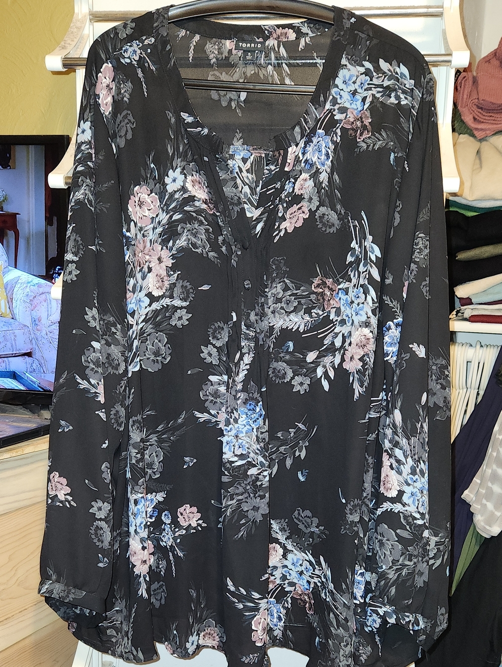 EUC Torrid Black Purple Blue Floral Blouse Shirt Top Plus Size 5